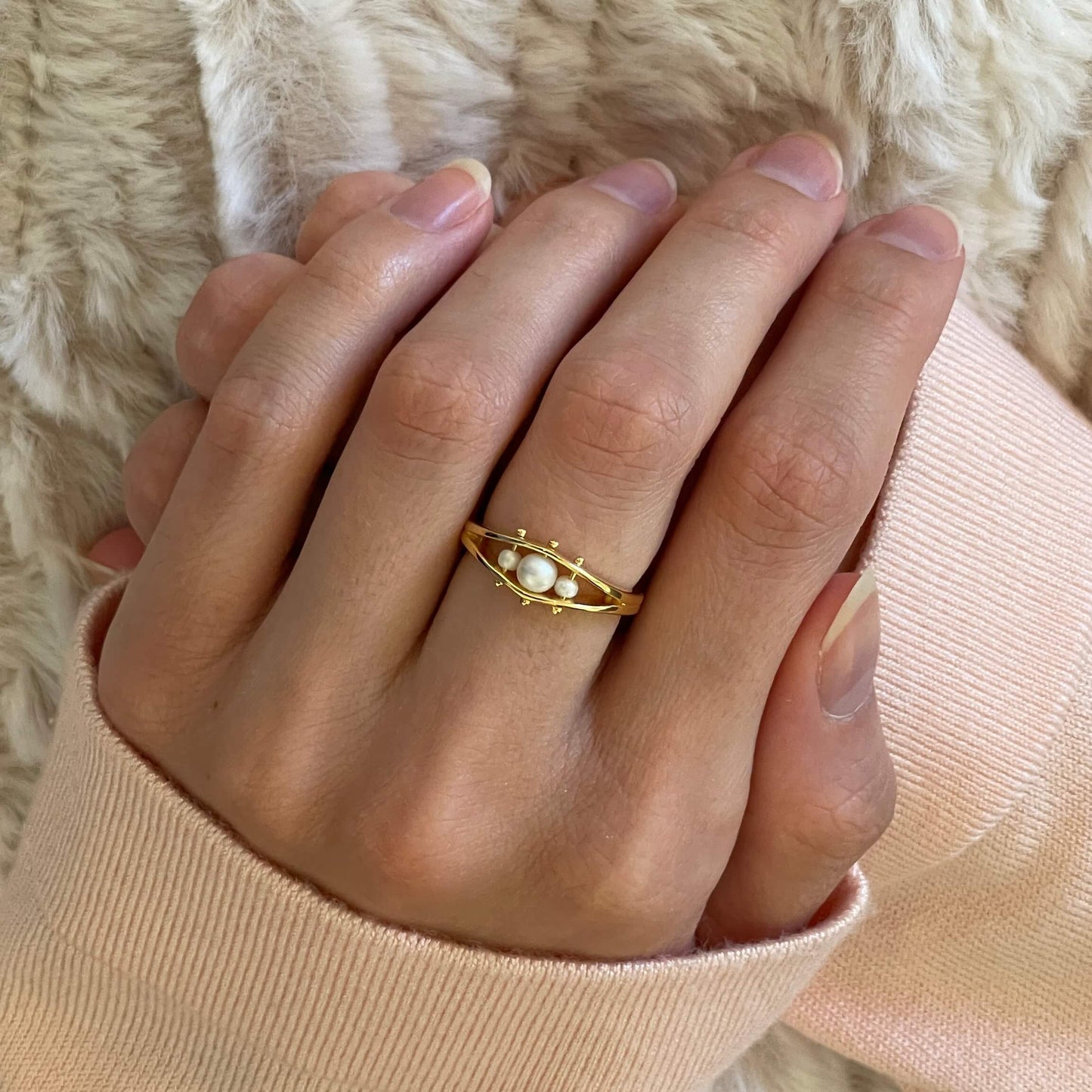 wearing-the-allure-pearl-fidget-ring