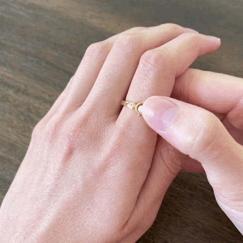 using-the-mindful-pearl-and-white-topaz-fidget-ring