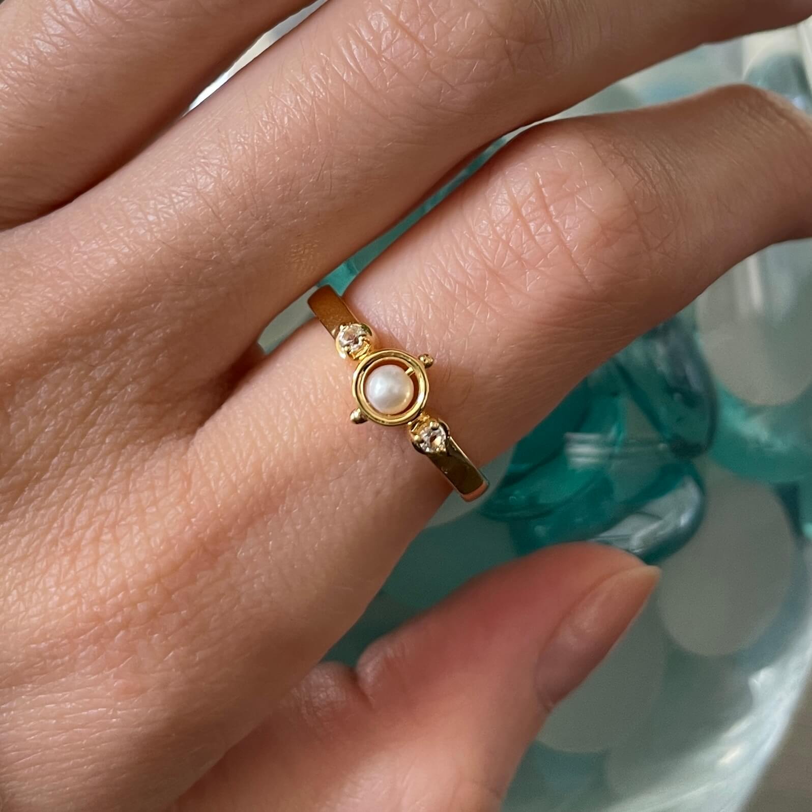 wearing-the-mindful-pearl-and-white-topaz-fidget-ring