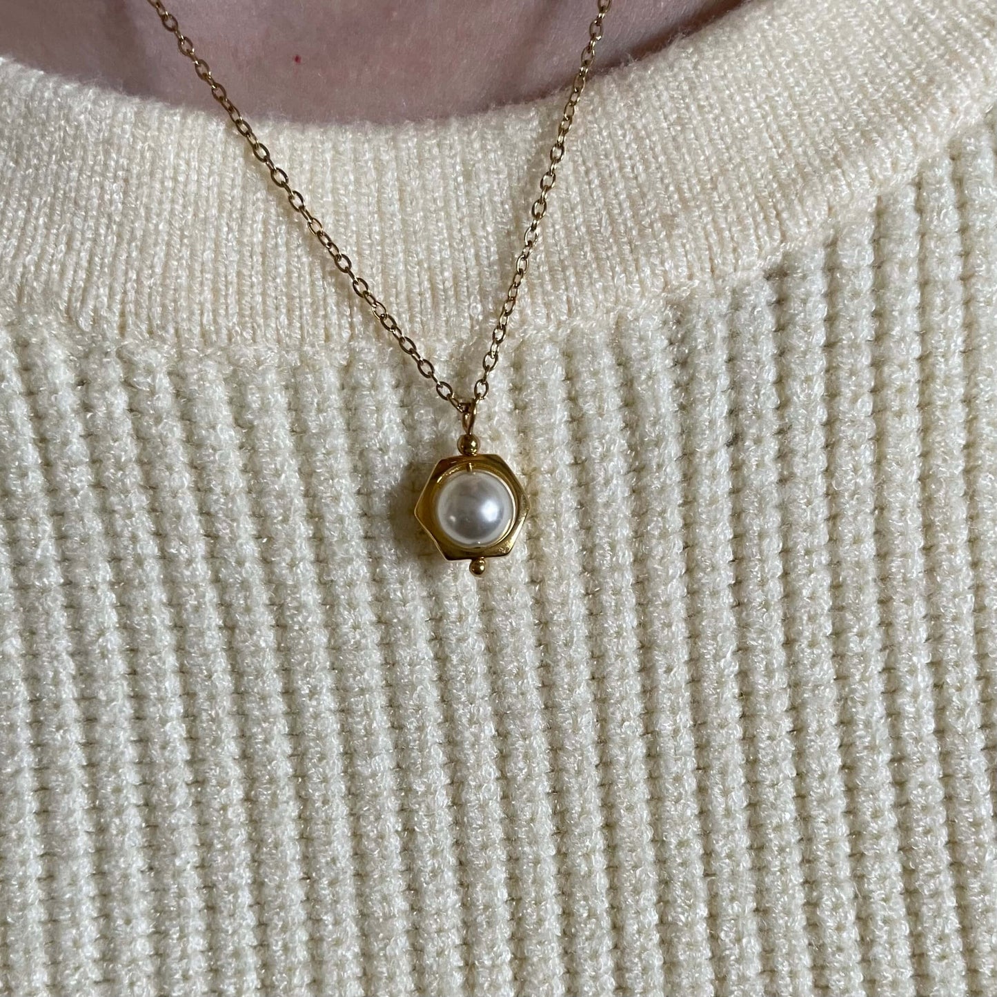 Poise Pearl Fidget Necklace