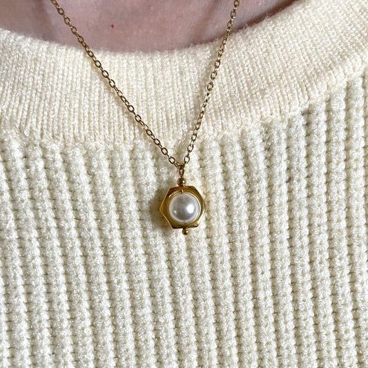 Poise Pearl Fidget Necklace