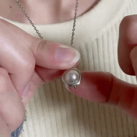 Poise Pearl Fidget Necklace