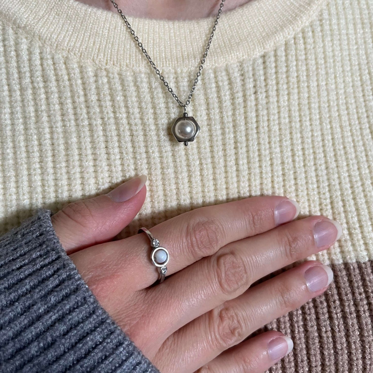Poise Pearl Fidget Necklace