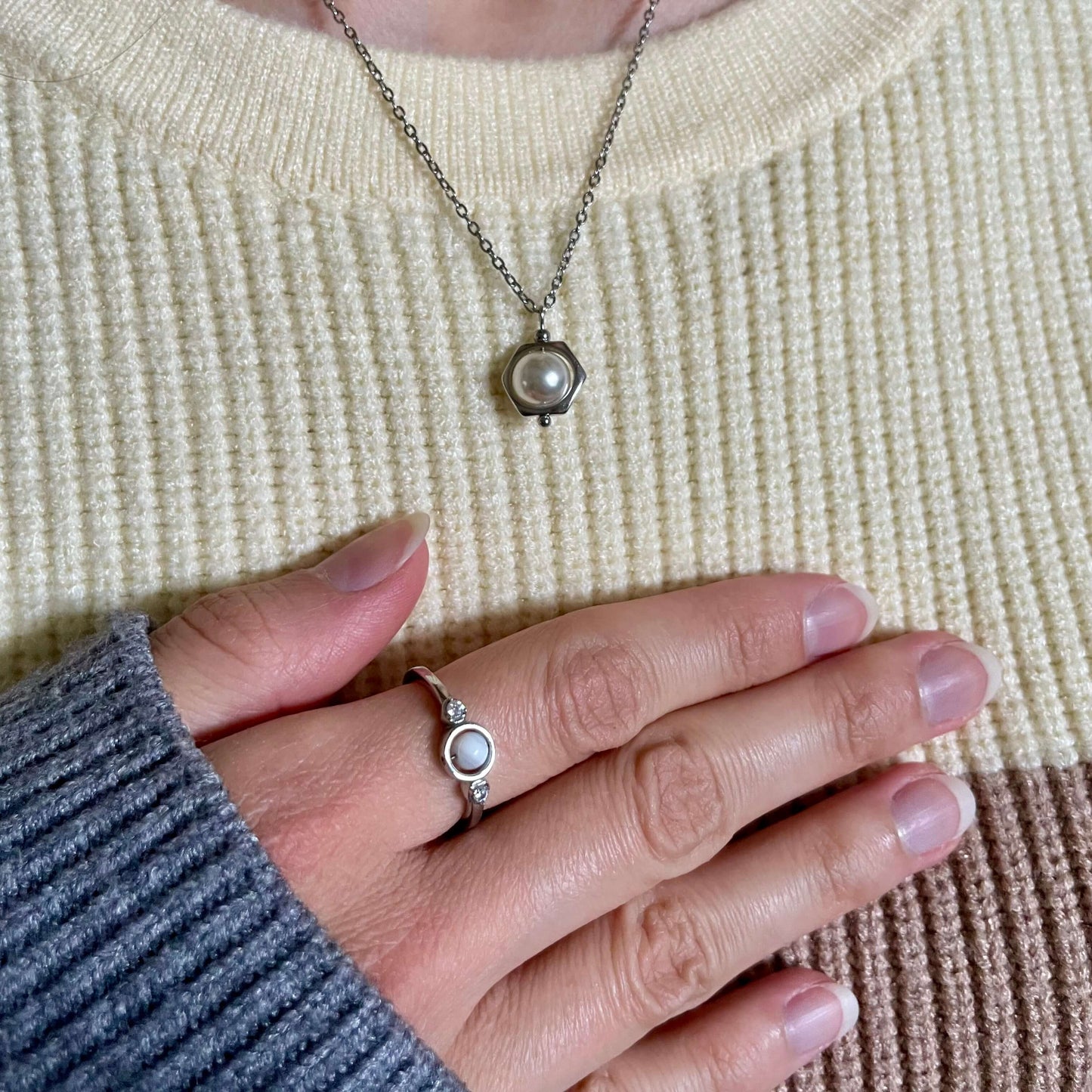Poise Pearl Fidget Necklace